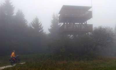 Toren in de mist