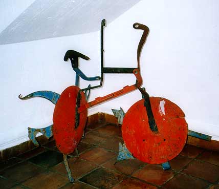 Een fiets in het museum van Cuenca